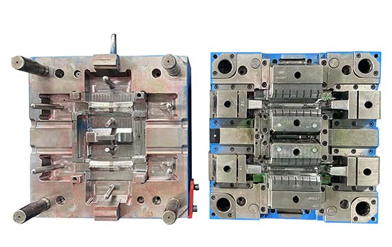 Plastic mold for the upper blade of the rear windshield air outlet of the auxiliary instrument panel for automotive accessories